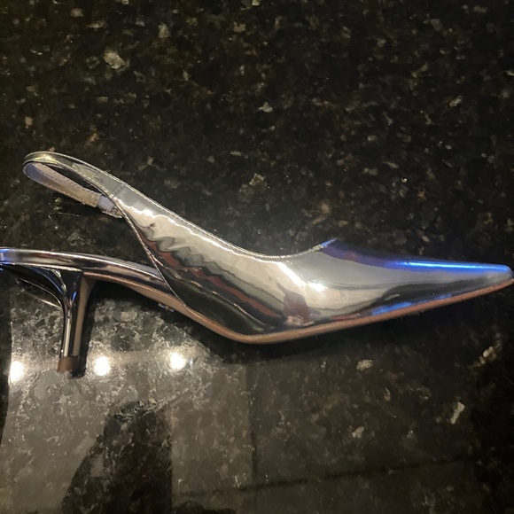 Silver 6 1/2 womans pump - Picture 2 of 5